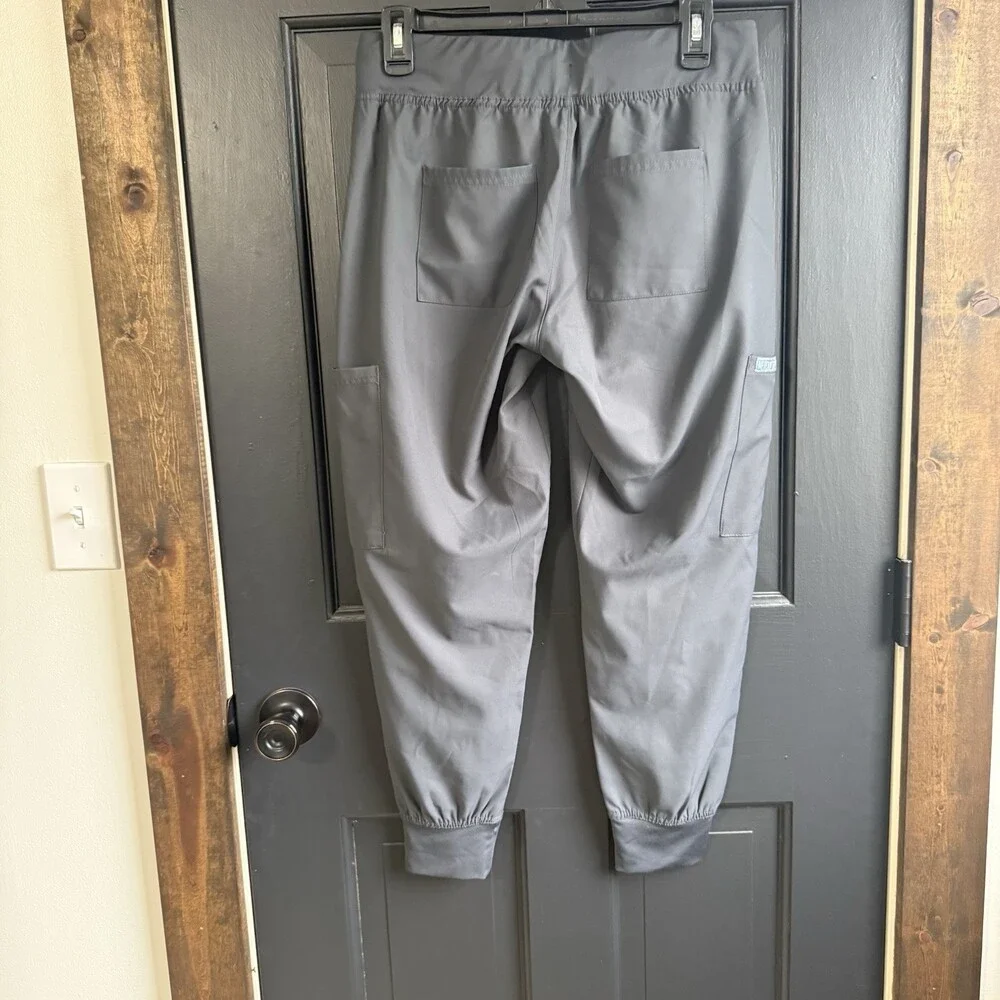 Med Couture Insight Gray Jogger Scrubs Medium Petite Pants EUC - Picture 7 of 10